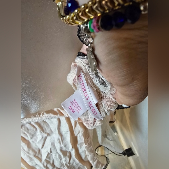 Victoria's Secret Black and Cream Lace Babydoll Nightgown Size M - Picture 6 of 7